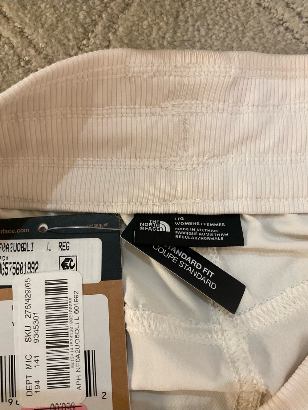 The North Face
Aphrodite 2.0 Water Resistant Drawstring Capri Pants - Picture 10 of 13